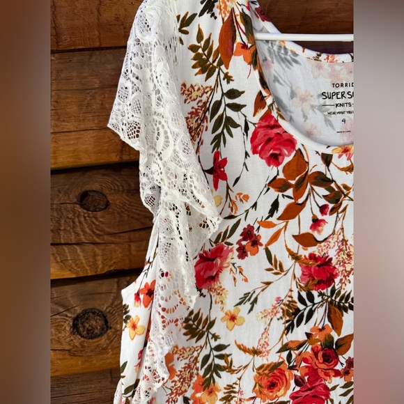Torrid size 4x (4) vibrant Floral Print Lace Sleeve Blouse - Picture 3 of 6